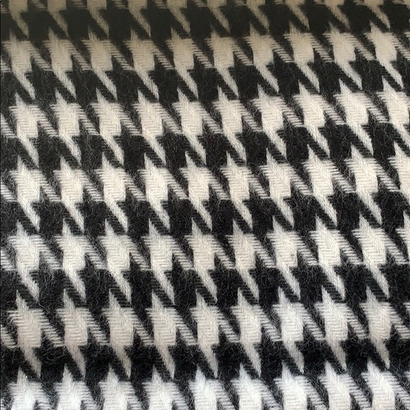 New Houndstooth Acrylic Scarf - Picture 4 of 4